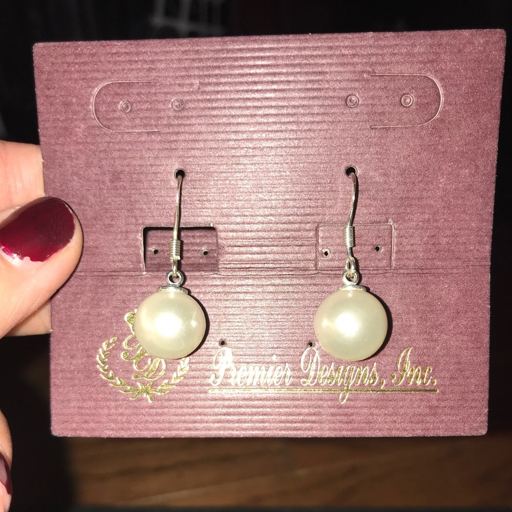 Pearl dangle earrings